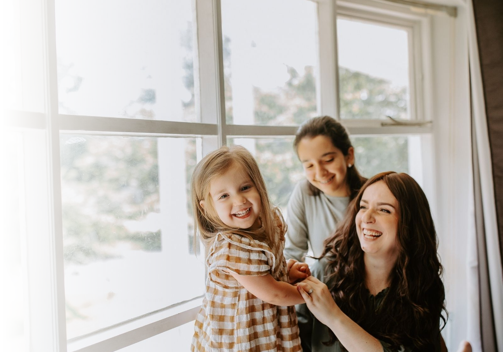 Happy_Mom_Header_feathered